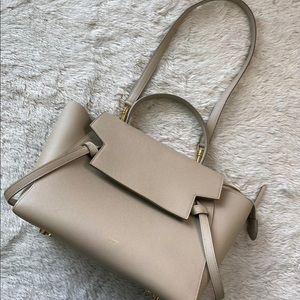CELINE MINI BELT BAG IN GRAINED CALFSKIN
LIGHT TAUPE